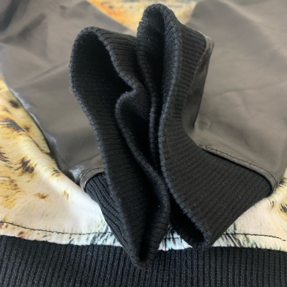 Soho Babe Leopard Face Crew Neck Sweatshirt with Faux Leather Sleeves Large - Picture 8 of 10